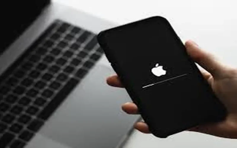 تفاصيل جديدة فضيحة آيفون تهدد مسؤول حكومي هندي كبير